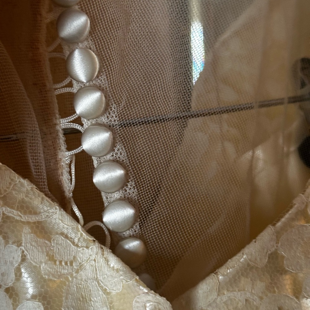 Satin & Lace Vintage Wedding Gown - Picture 7 of 10